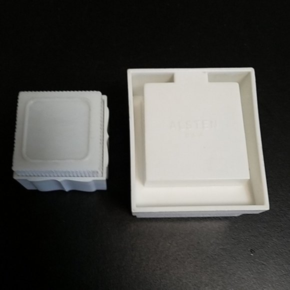 Pair of Vintage Celluloid Ring Boxes - Picture 5 of 5